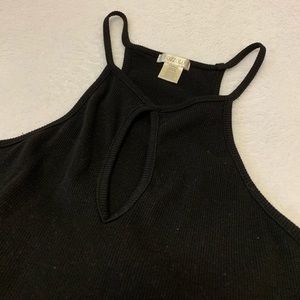 Scoop Top With Hole In The Center